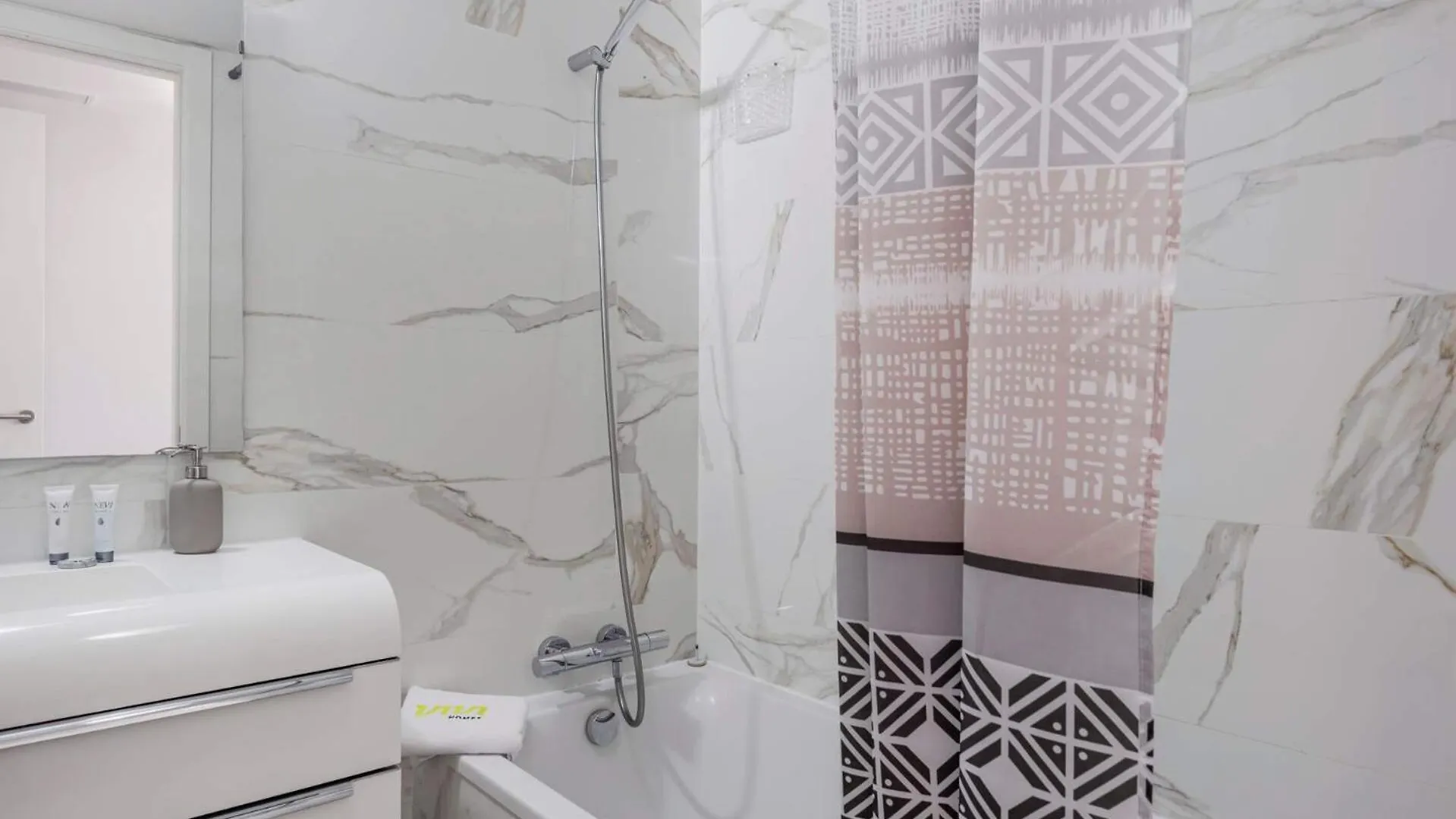 Vivi Homes - Sultana Gym, Pool, Terrace & Sea View Fuengirola 0*,  Spain