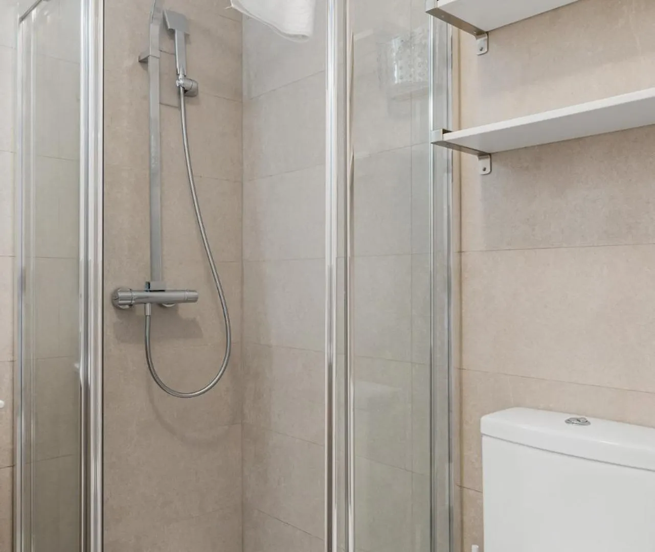Vivi Homes - Sultana Gym, Pool, Terrace & Sea View Fuengirola Apartment