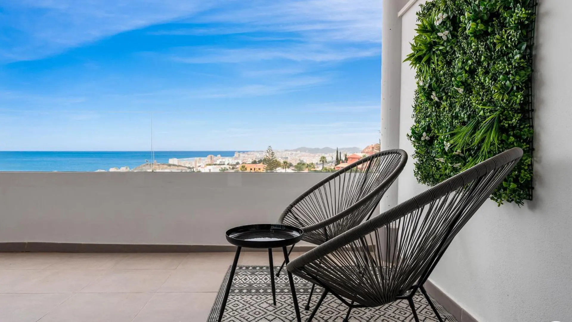 Vivi Homes - Sultana Gym, Pool, Terrace & Sea View Fuengirola Apartment